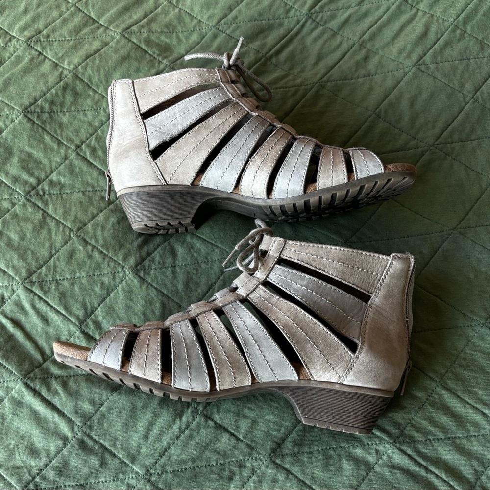Rockport Cobb Hill tan leather low heel sandals